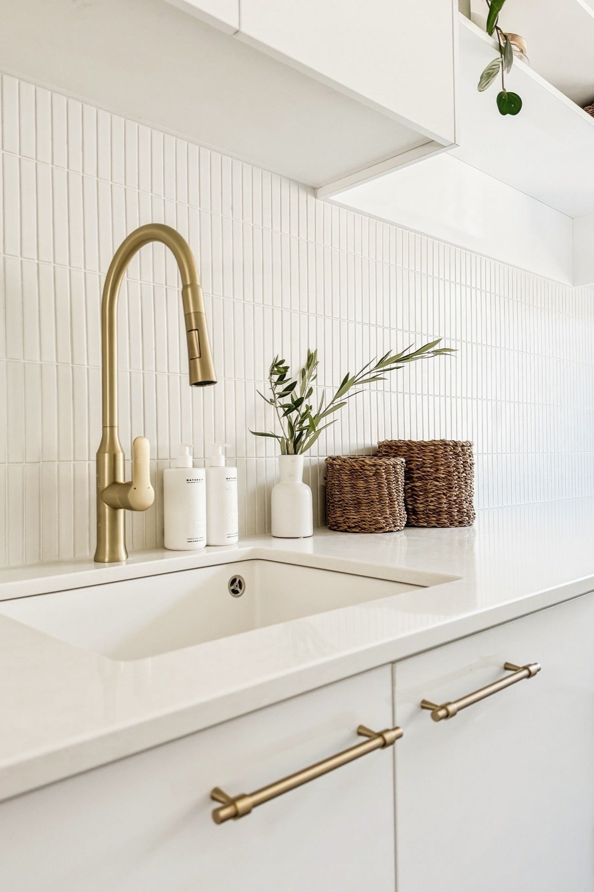 Brushed Brass Timeless Pull - Phoebe